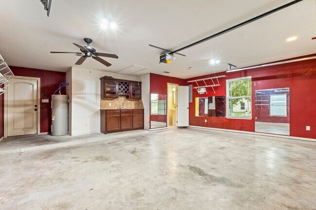 Building Photo - 3 Bed/2.5 Bath/2 Car Garage off Bass Blvd. in Harlingen