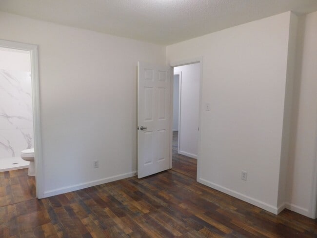 Building Photo - 4004 Brandywine Dr