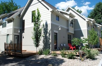 Building Photo - 318-320 W Myrtle