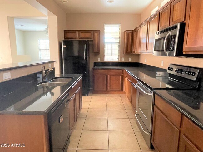 Building Photo - 5330 W Chisum Trail