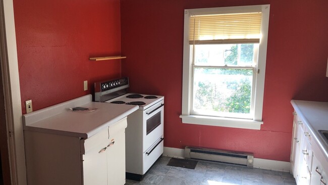 Building Photo - 468-470 NE Maiden Lane