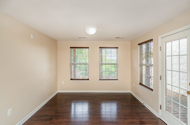 Building Photo - NORTH STAFFORD WELL MAINTAINED TOWNHOME FO...