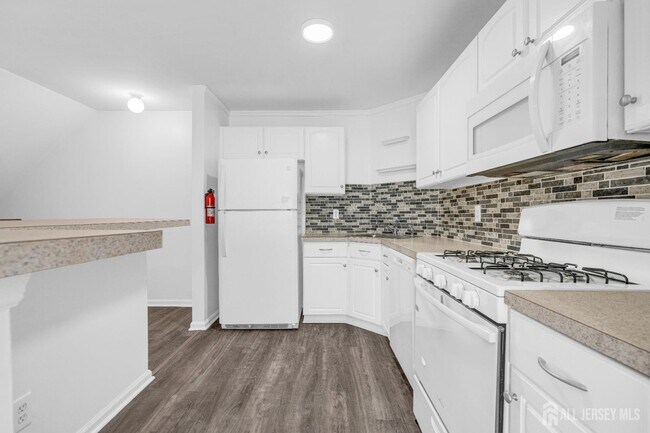 Building Photo - 21 Inverness Dr