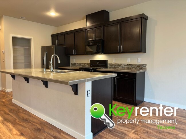 Building Photo - Puyallup Multi-level Fabulous 4Bed/2.5Bath...