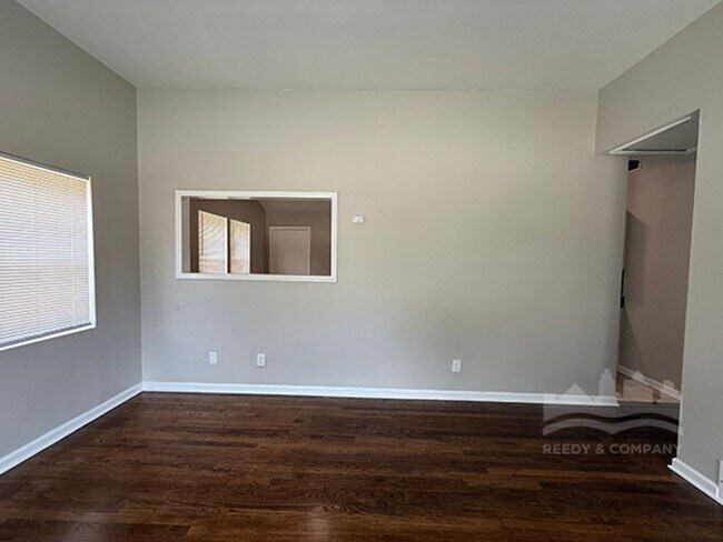 Building Photo - 2076 Willow Wood Ave