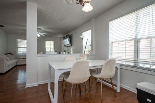 Building Photo - 213 Sidney Lanier Ave