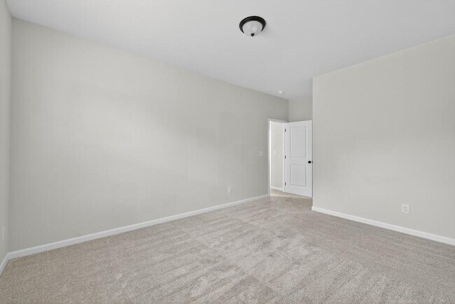 Building Photo - 4407 Silver Oak Dr SW