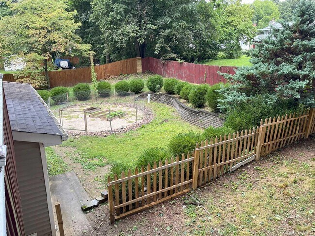 Building Photo - 8 James St