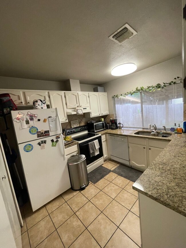 Building Photo - 6850 Mountain Spg Dr