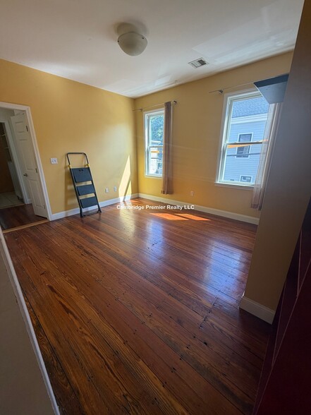 Building Photo - 15 Loveland Rd