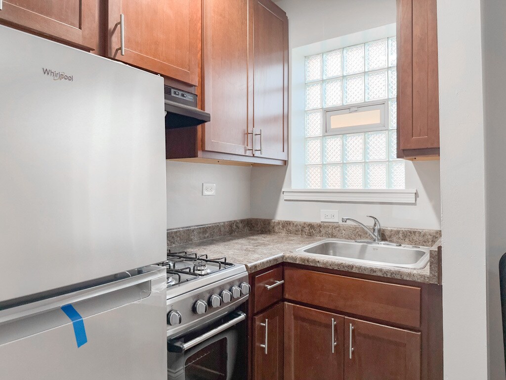 Building Photo - 4031 N Kenmore Ave