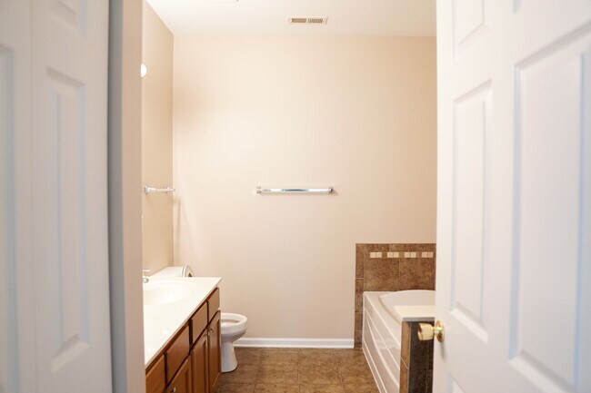 Building Photo - 1574 Millbrook Dr