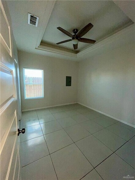 Building Photo - 404 Rafael Dr