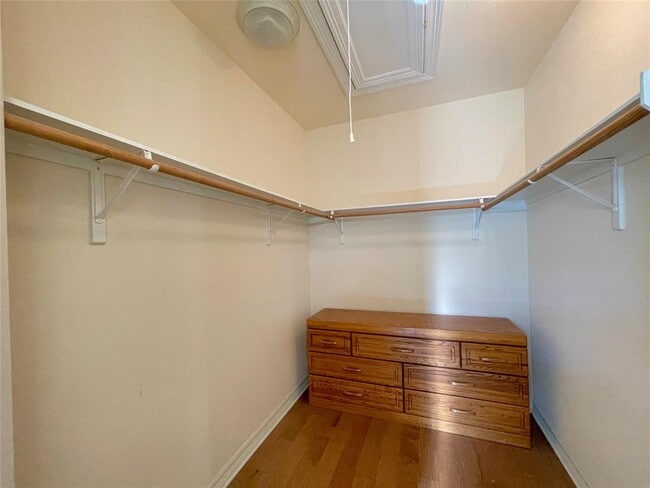 Building Photo - 20603 Highland Lake Loop