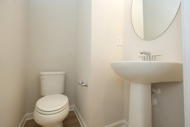 Building Photo - Impeccably Maintained 4BR Home in Arbor St...