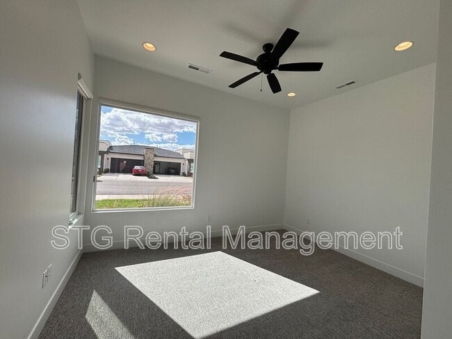 Building Photo - 2963 E Snowberry Dr