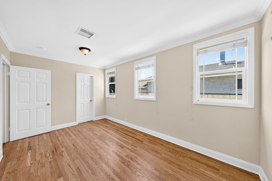 Building Photo - 10817 Charnock Rd
