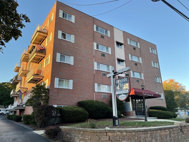 Building Photo - 106 Broad St