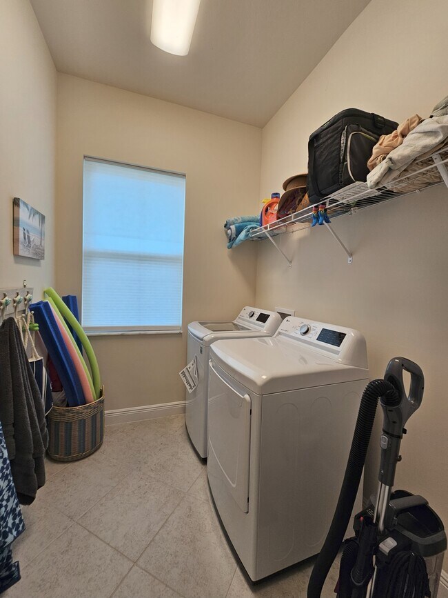 Building Photo - 9007 St Lucia Dr