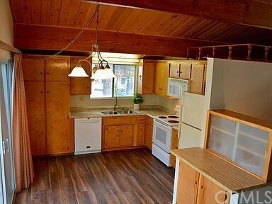 Building Photo - 31587 Circle View Dr