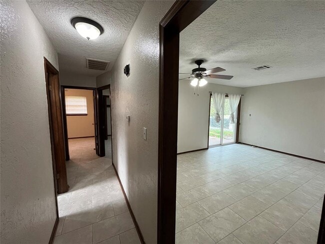 Building Photo - 1505 Kingston Rd