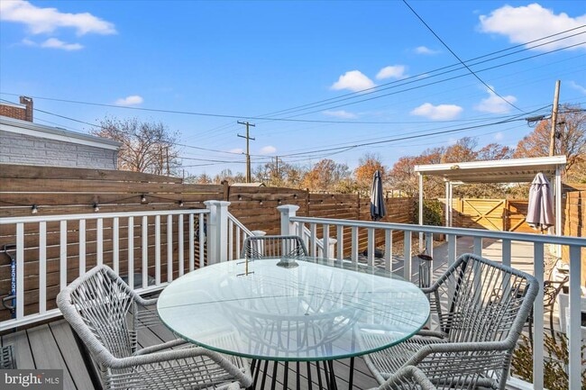 Building Photo - 134 35th St NE