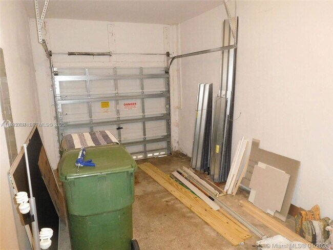 Building Photo - 650 NE 22nd Terrace