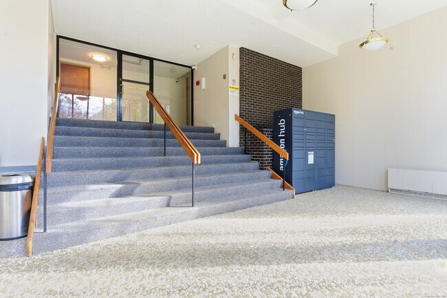 Building Photo - 40 Owen St