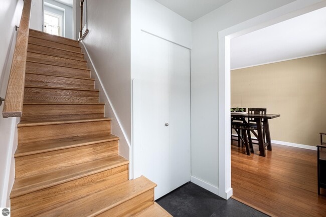 Building Photo - 1704 Comanche St