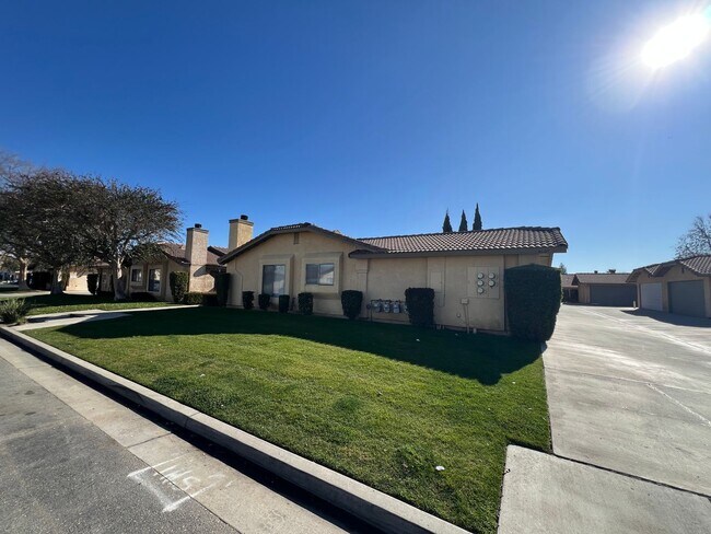 Building Photo - 8609 Lyn River Ct