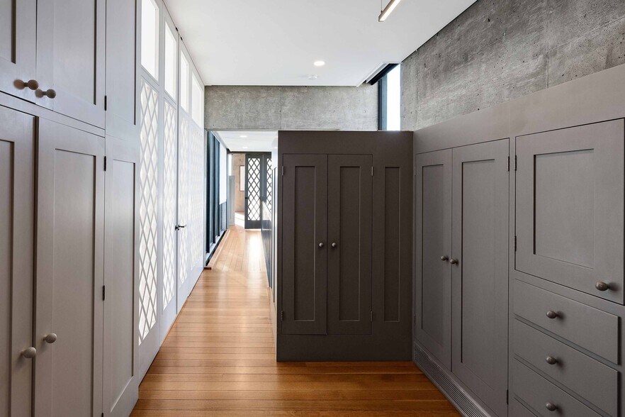 Building Photo - 1812 The Strand