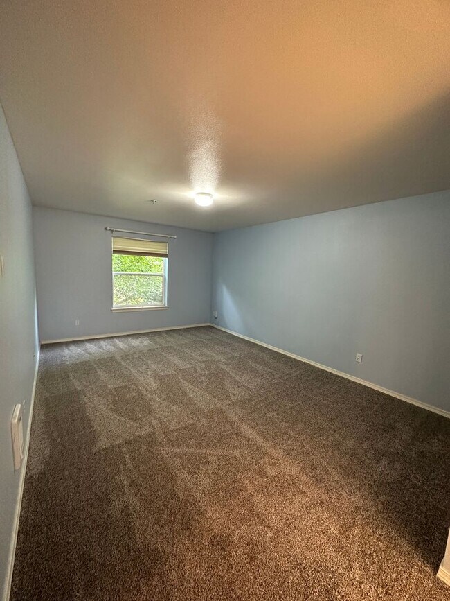 Building Photo - 2175 Hammond Ave