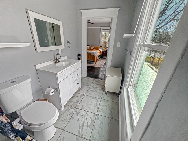 Building Photo - Spacious 3 Bedroom in Richmond