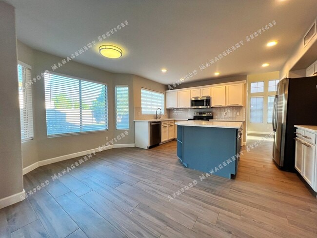 Building Photo - RAY RANCH 4 BEDROOMS 3 BATH WITH POOL AND SPA IN LARGE YARD