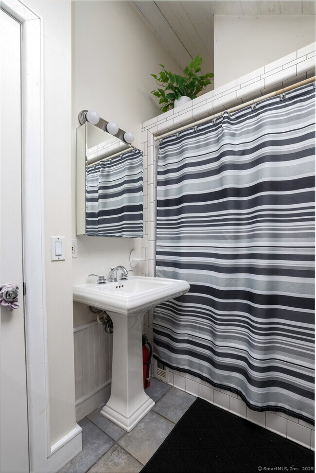 Building Photo - 266 Old Forge Rd