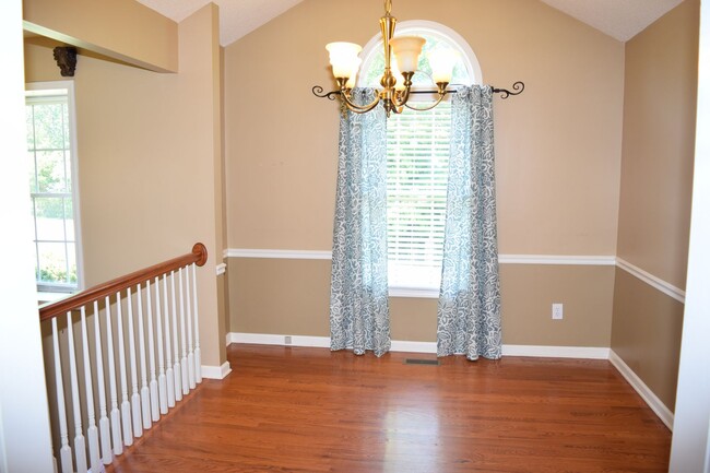 Building Photo - Spacious 3-Bedroom, 3-Bath Home with Bonus...