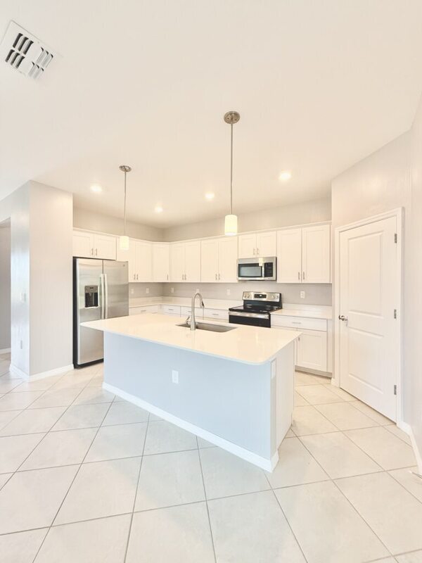 Building Photo - 16304 Quesa Dr