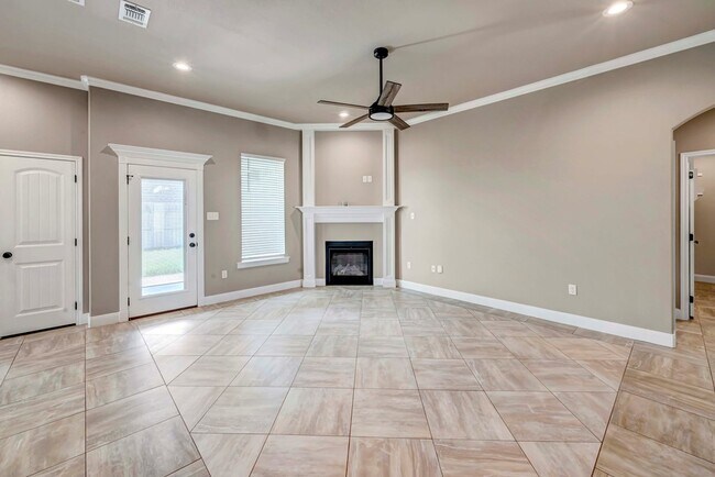Building Photo - 8608 Luz Dr