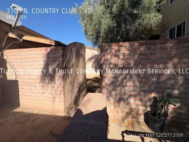 Building Photo - 3708 N Country Club Rd