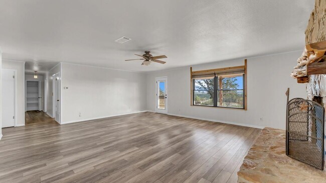 Building Photo - 352 Lookout Mountain