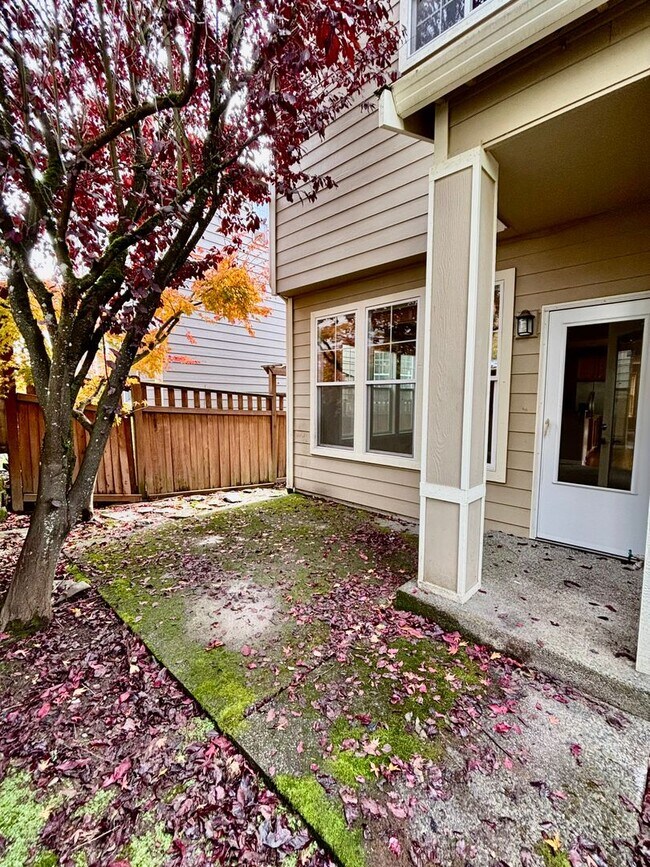 Building Photo - 4 Bed / 2.5 Bath Kirkland single family home $3,795/mo