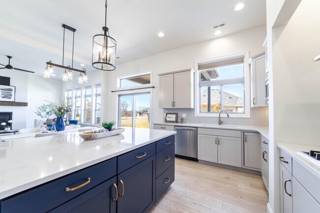 Building Photo - 609 Tomahawk Dr