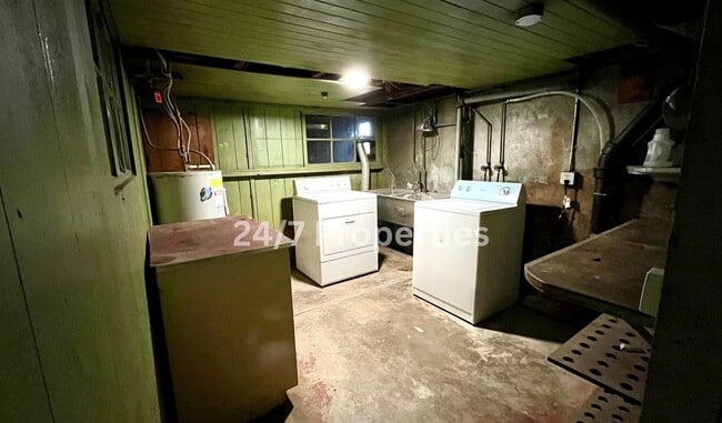 Building Photo - Unique Large 3BD I 2BA Home - Near Gabriel Park!