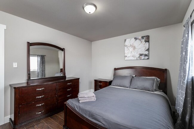 Building Photo - "Charming 2-Bed Oasis with 988 Sq Ft of Comfort in Cheyenne!"