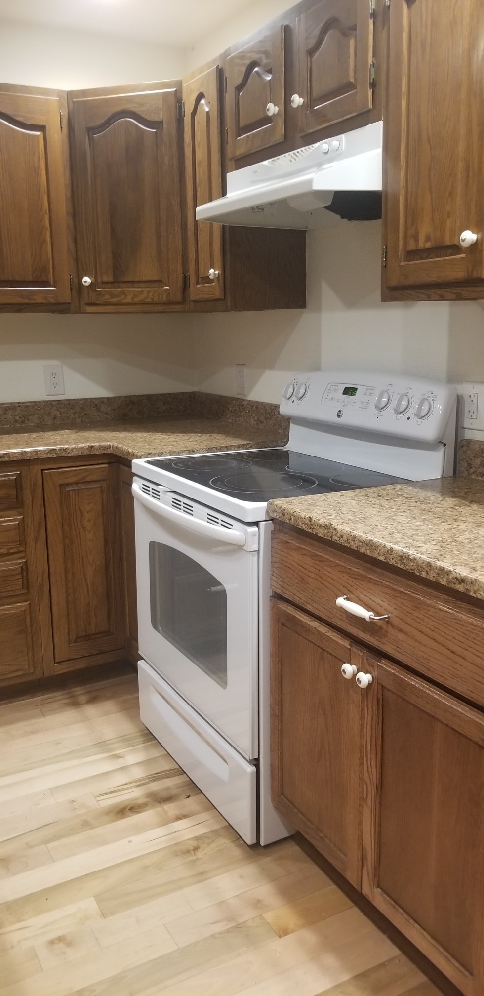 Kitchen - 6290 Wolff St