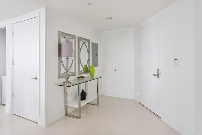 Building Photo - Icon Brickell Unit 4010