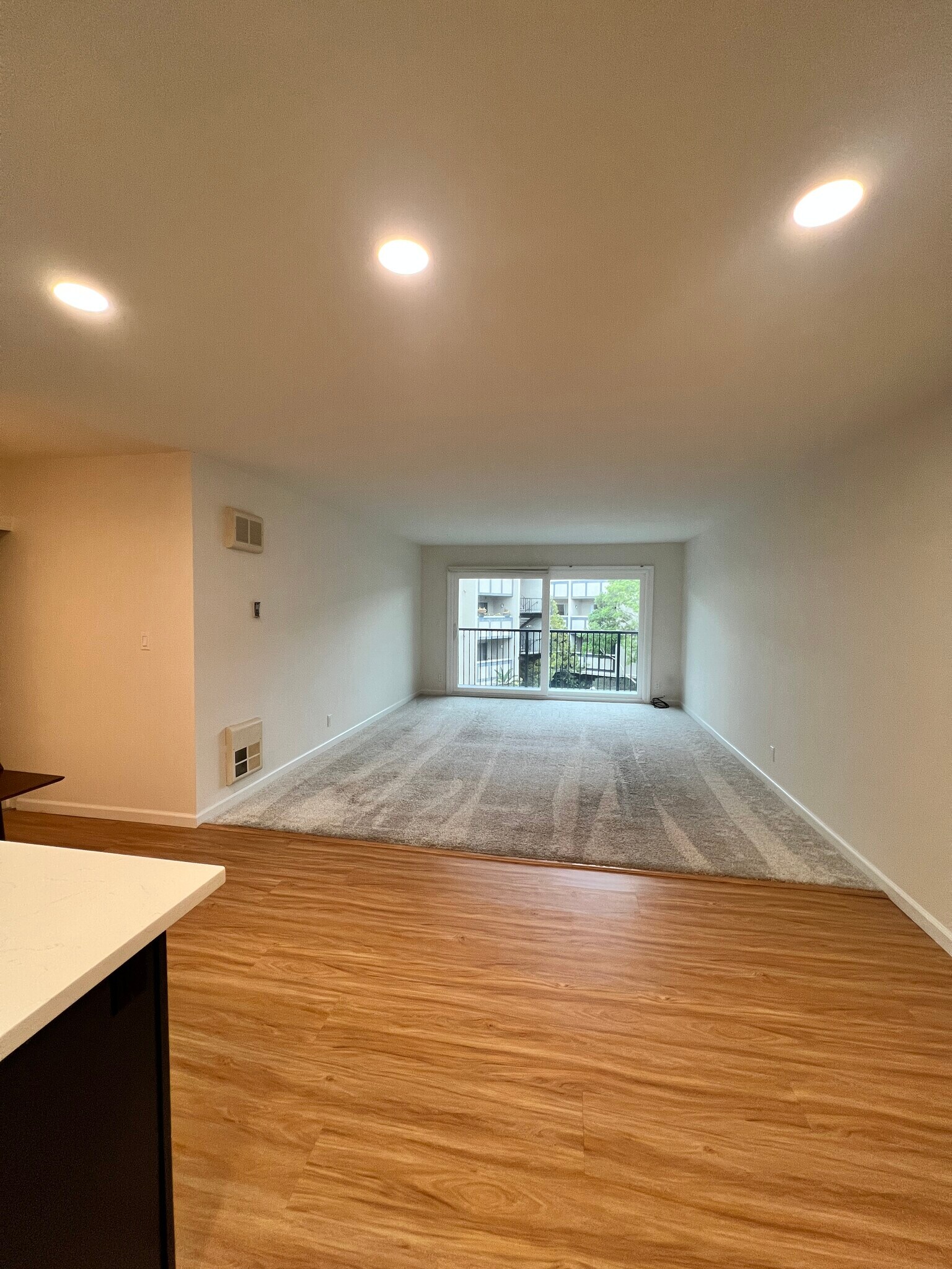 Building Photo - 960 Shorepoint Ct