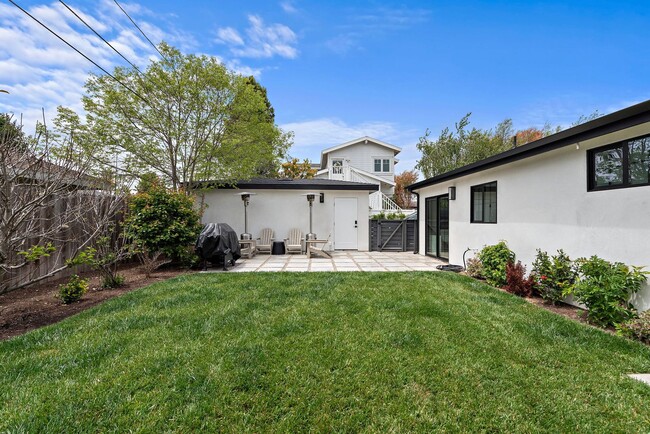 Building Photo - 219-221 Monte Vista