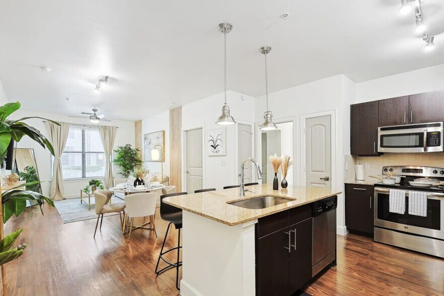 Building Photo - 5445 Town and Country Blvd