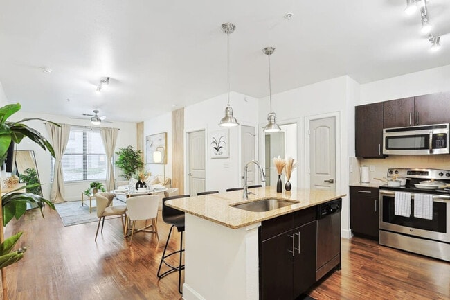 Building Photo - 5445 Town and Country Blvd